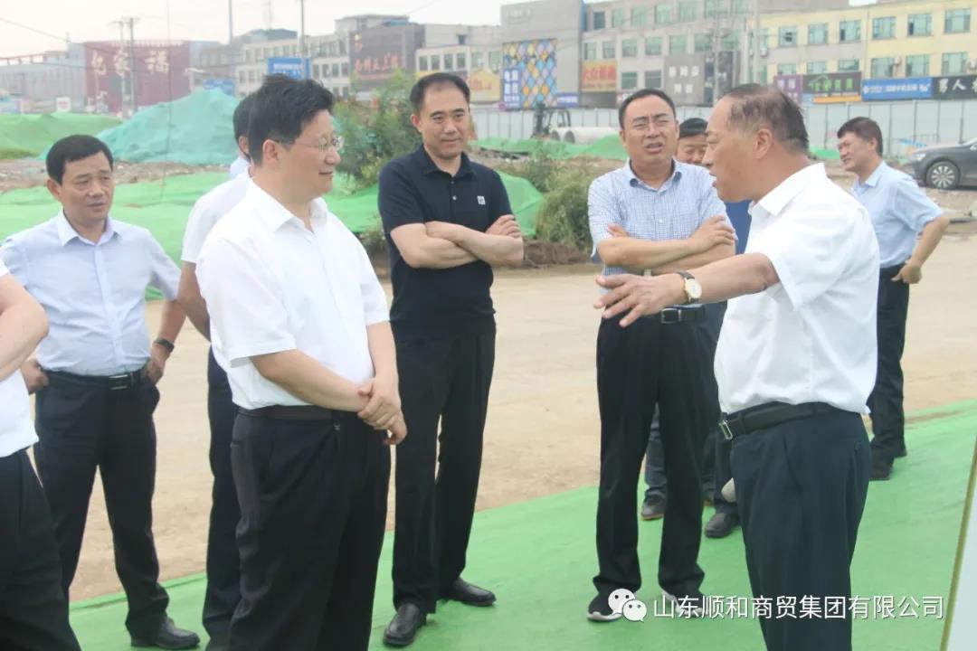 臨沂市委副書記、市長孟慶斌一行到臨沂商貿(mào)服務型國家物流樞紐山東順和國際智慧物流園項目現(xiàn)場調(diào)研督導