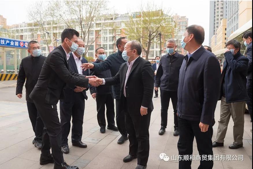 國(guó)家發(fā)改委副主任兼國(guó)家統(tǒng)計(jì)局局長(zhǎng)、黨組書(shū)記寧吉喆一行到順和直播電商科技產(chǎn)業(yè)園參觀(guān)調(diào)研