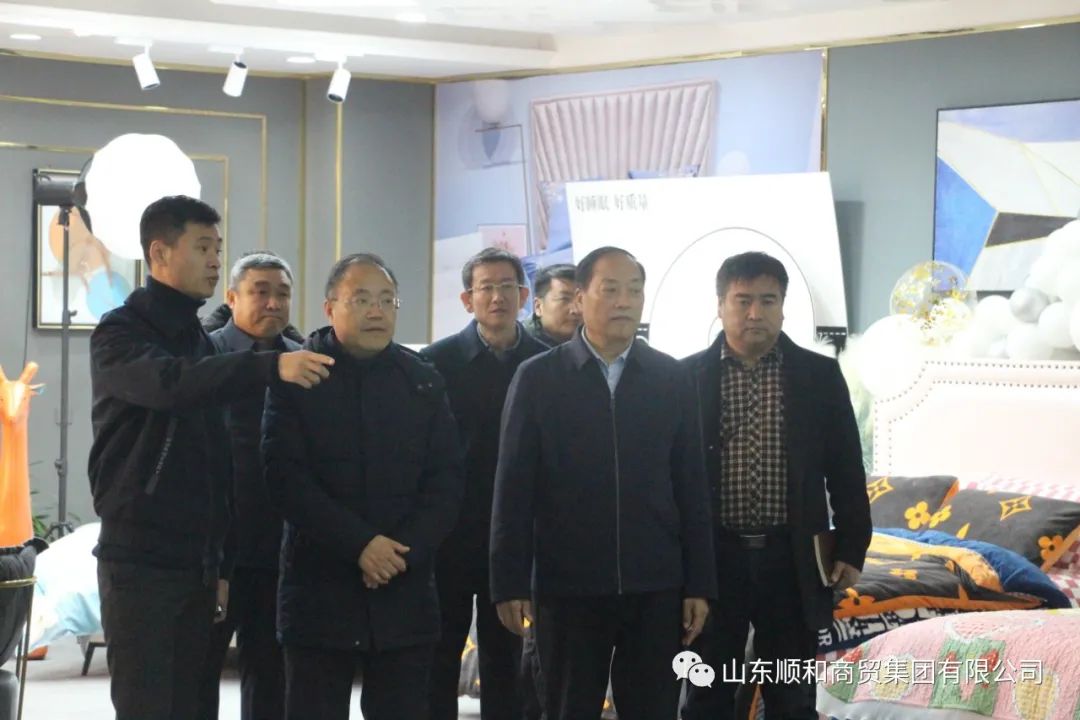 蘭山商城管委會(huì)領(lǐng)導(dǎo)帶隊(duì)蒞臨順和集團(tuán)參觀調(diào)研并展開座談