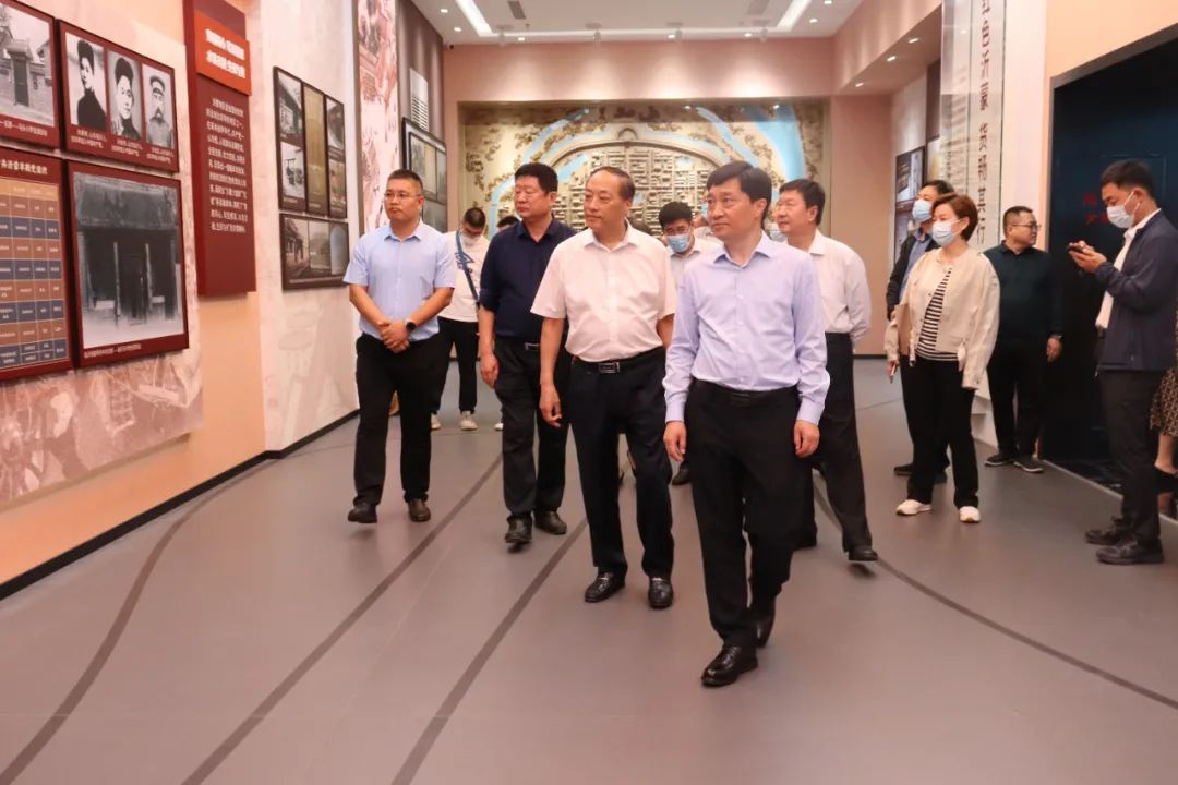 市人大常委會主任、黨組書記崔鳳友一行蒞臨順和集團參觀指導(dǎo)