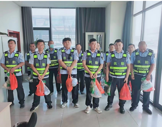 致敬高溫下的堅(jiān)守，送上最暖心的“清涼”