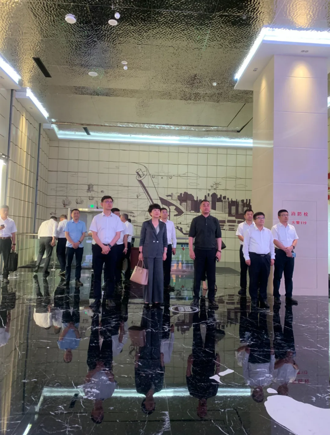 恒豐銀行總行公司金融部總經(jīng)理劉瑩一行蒞臨順和天源物流園、順和國(guó)際智慧物流園參觀考察