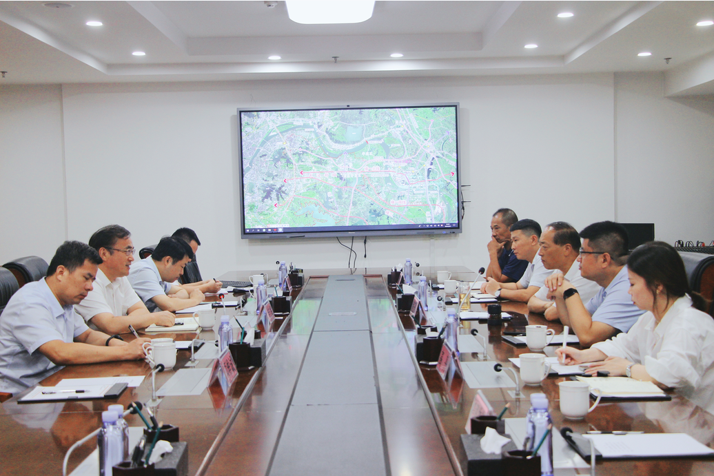 黃岡市委常委、市委秘書長余友斌一行蒞臨順和集團參觀考察