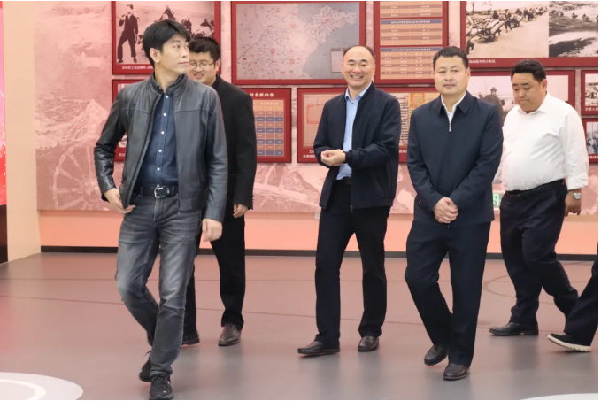 國家發(fā)改委經(jīng)濟(jì)與國防協(xié)調(diào)發(fā)展研究中心劉鶴一行臨順和國際智慧物流園參觀考察